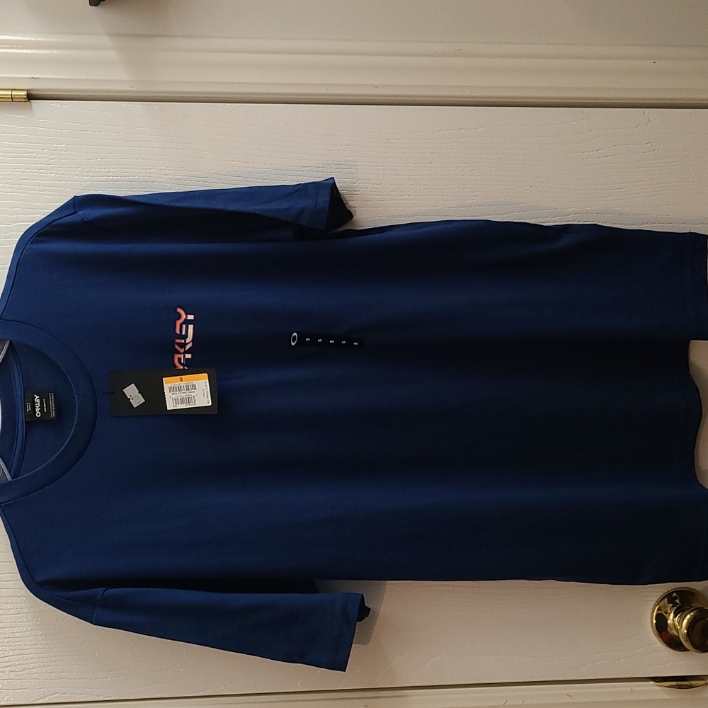 Oakley Tee